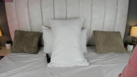 M E L I S S A  online show from March 6, 11:58 am