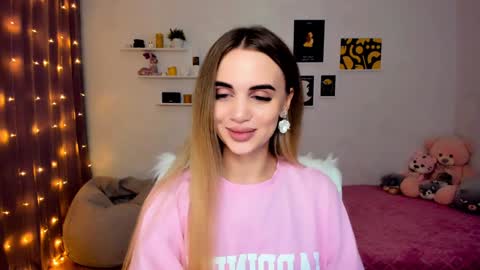 Snapshot of mellifluoustess chatting on December 7, 9:00 pm Tessa online show from December 7, 9:00 pm