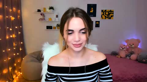 Snapshot of mellifluoustess chatting on December 16, 9:31 pm Tessa online show from December 16, 9:31 pm