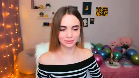 Snapshot of mellifluoustess chatting on February 9, 10:32 pm Tessa online show from February 9, 10:32 pm