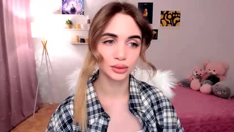 Snapshot of mellifluoustess chatting on February 22, 9:32 pm Tessa online show from February 22, 9:32 pm