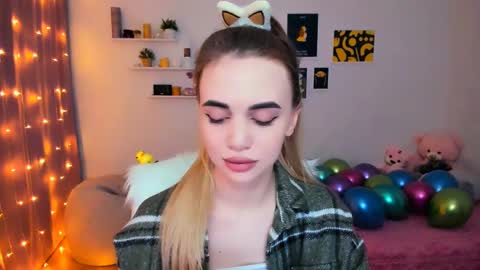 Snapshot of mellifluoustess chatting on February 14, 2:18 am Tessa online show from February 14, 2:18 am