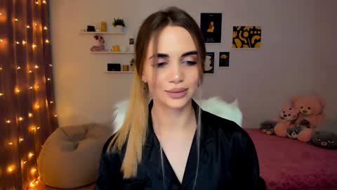 Snapshot of mellifluoustess chatting on December 9, 8:01 pm Tessa online show from December 9, 8:01 pm