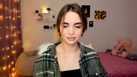 Snapshot of mellifluoustess chatting on December 8, 9:08 pm Tessa online show from December 8, 9:08 pm