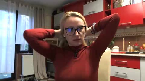 Snapshot of melly_rosey chatting on October 22, 6:51 am Melly online show from October 22, 6:51 am