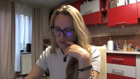 Snapshot of melly_rosey chatting on October 23, 7:14 am Melly online show from October 23, 7:14 am