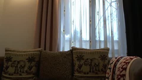 Melly online show from November 7, 8:20 am