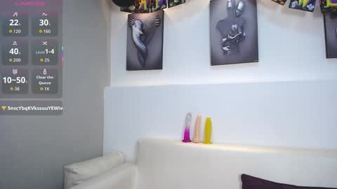 Snapshot of melodiroux_ chatting on October 22, 1:27 pm Melodi online show from October 22, 1:27 pm
