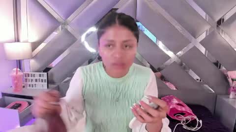 mel  online show from March 22, 6:25 pm