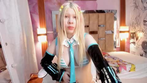 Snapshot of melody_lollii chatting on October 22, 6:13 pm melody_lollii online show from October 22, 6:13 pm