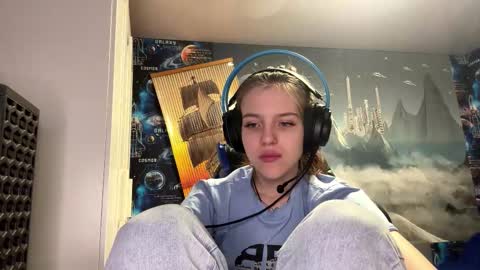 Hi Im Aria 18 years old online show from January 8, 3:27 pm