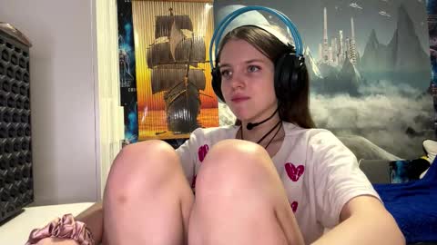 Hi Im Aria 18 years old online show from December 1, 5:15 pm