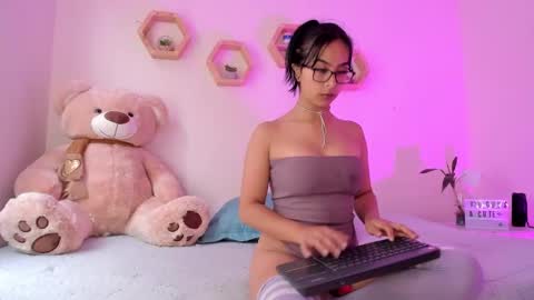 Snapshot of mencia_sharmaa chatting on March 6, 1:35 pm Menca of your love online show from March 6, 1:35 pm