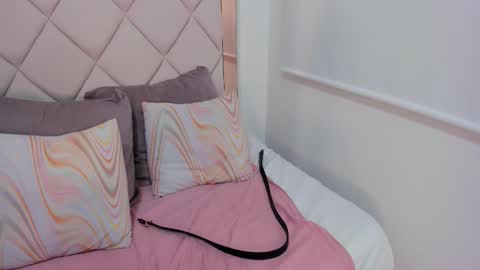 merielenbloom online show from November 29, 5:44 am