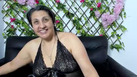 Snapshot of merlyna_goldens chatting on October 21, 11:42 pm My next birthday is December 11th. online show from October 21, 11:42 pm