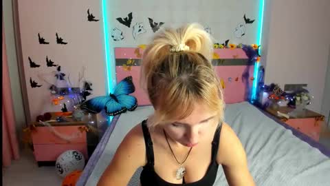 Snapshot of merymidnight chatting on October 24, 6:20 am merymidnight online show from October 24, 6:20 am
