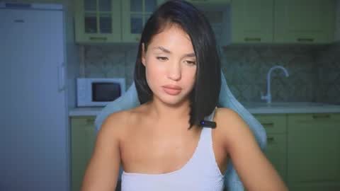 Mia online show from September 23, 7:45 pm