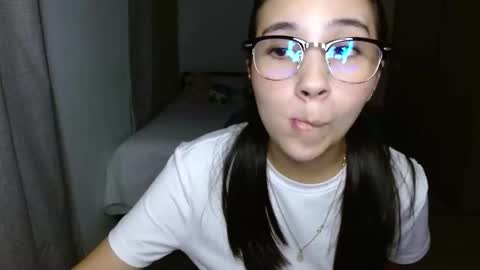 Mia online show from November 15, 4:46 am