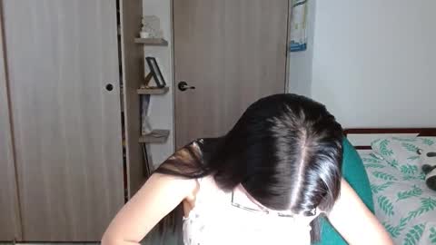 Mia online show from December 15, 11:21 pm