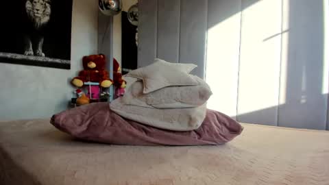 Mia  Milan online show from March 5, 6:23 am