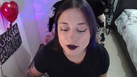 mia online show from February 12, 9:01 pm