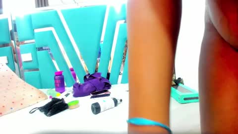 Mia online show from March 4, 11:29 am