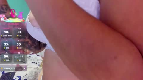 Mia online show from November 12, 8:40 pm