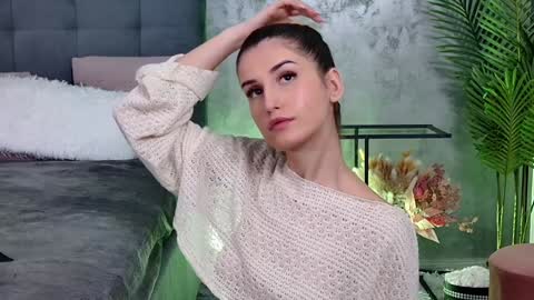 Freya Allen online show from January 21, 9:15 pm