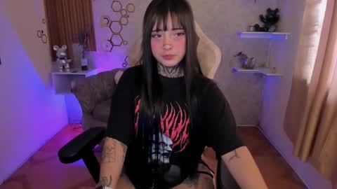 Mia online show from November 15, 5:47 pm