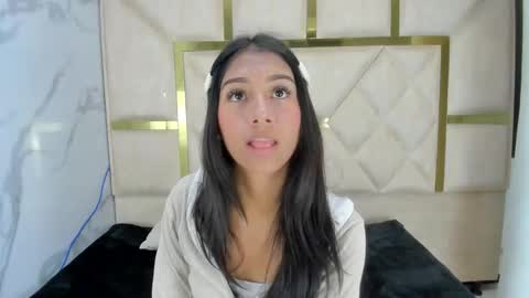 mia_clark18 online show from November 28, 6:22 pm