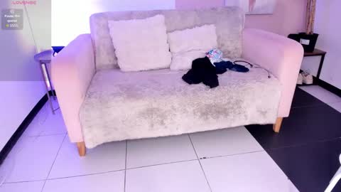 mia_corner online show from December 3, 9:28 pm