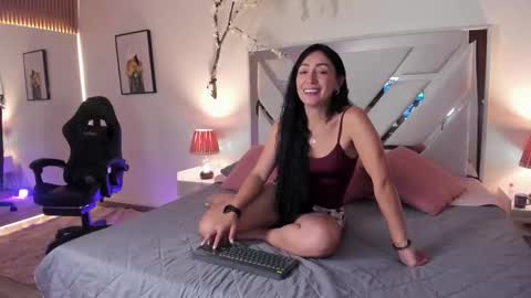 mia_davis__ online show from March 11, 12:20 pm