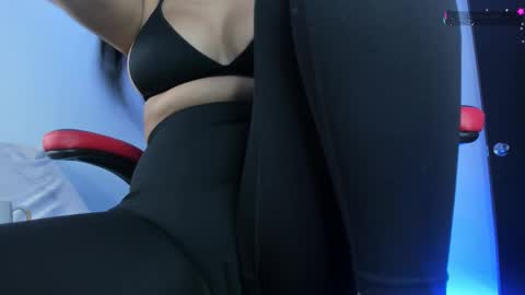 Mia online show from March 11, 8:09 pm