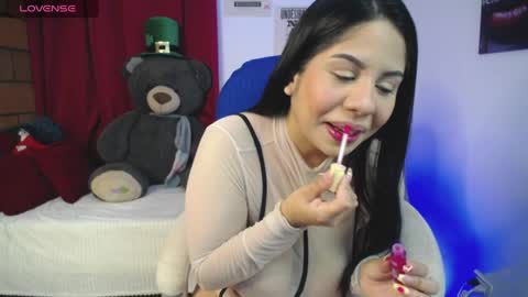 Mia online show from March 30, 12:05 pm