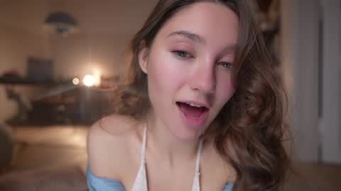 Mia online show from October 3, 4:56 pm