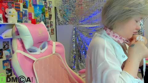 Mia online show from April 5, 3:16 am