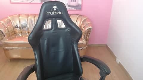 Mia online show from November 4, 12:21 pm