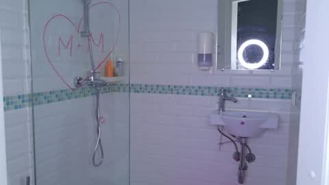 Mia online show from December 13, 6:21 am