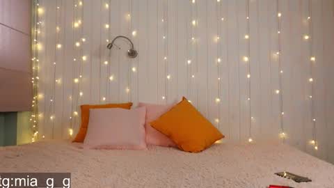 Mia online show from September 10, 6:02 am