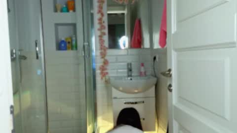 Mia online show from February 26, 5:35 am