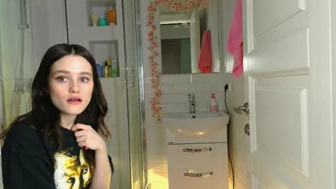 Mia online show from February 27, 5:45 am