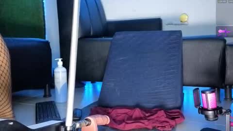 Mia K online show from January 17, 11:50 am