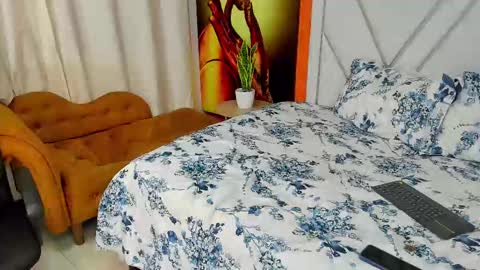 MIA KLEIM online show from February 25, 4:57 am