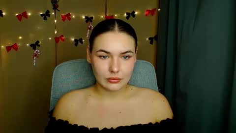 mia_lemm online show from December 3, 8:28 am