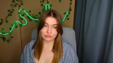 mia_lemm online show from April 8, 6:48 am