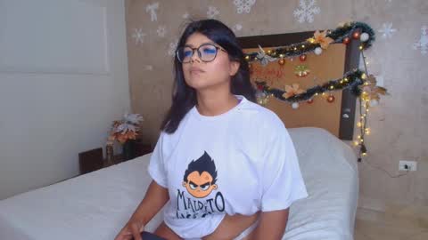 MIALOPEZ      .     Y      .      online show from November 24, 8:00 pm