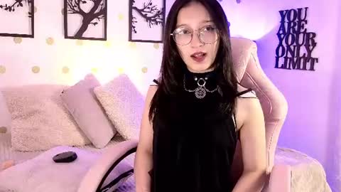 Mia online show from July 6, 11:07 pm