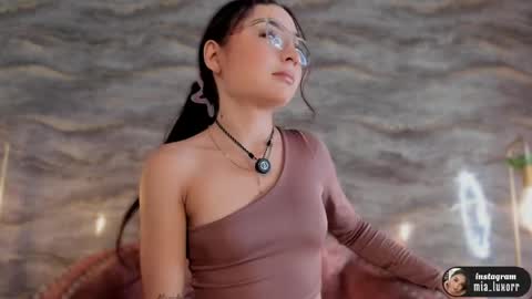 mia_luxor online show from March 16, 11:47 am