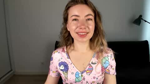 Mia online show from April 1, 6:25 am