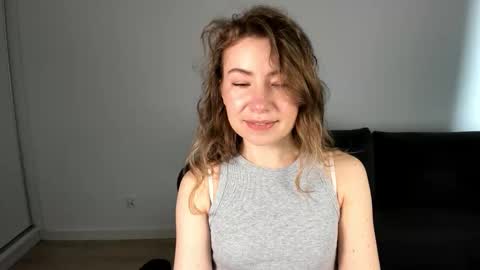 Mia online show from April 12, 1:25 pm